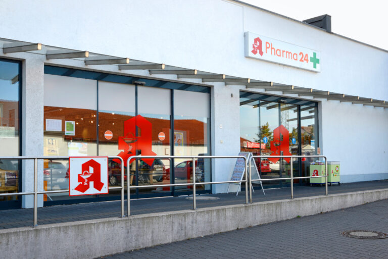 Pharma24 Apotheke Bubenreuth Außen
